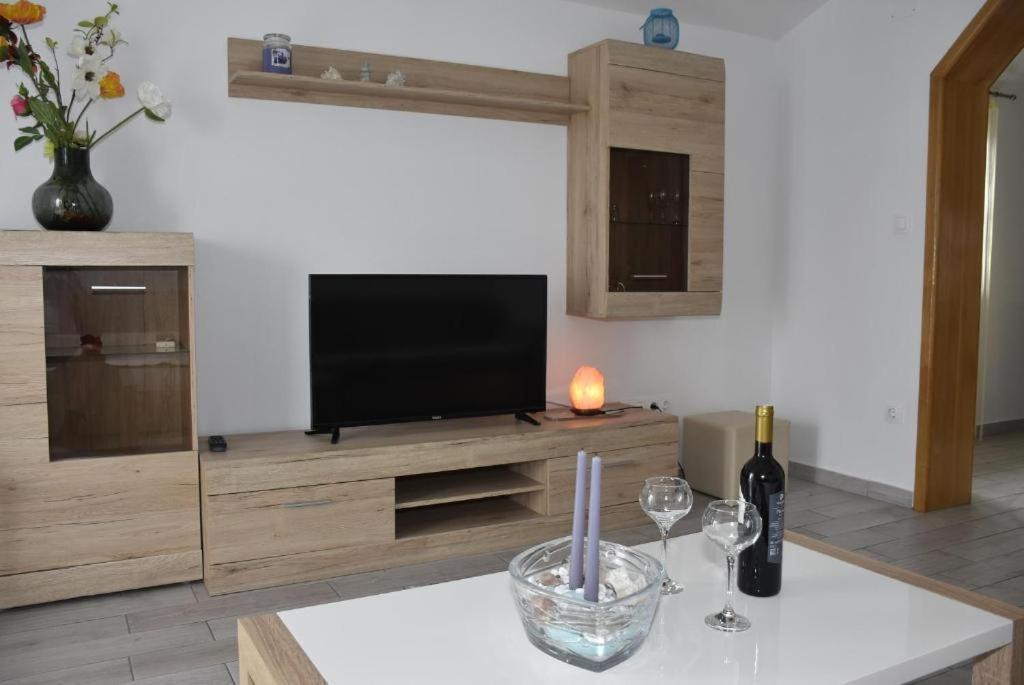 Apartmani Mira Klenovica Εξωτερικό φωτογραφία